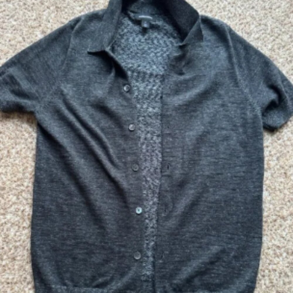 Nordstrom Women Gray Tight Knit Sweater/Shirt Size Med Button Down Short Sleeve